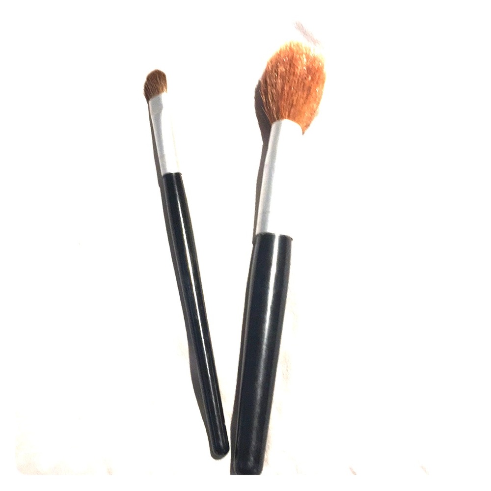 BOGO $9 💚🍀2 natural hair makeup brushes